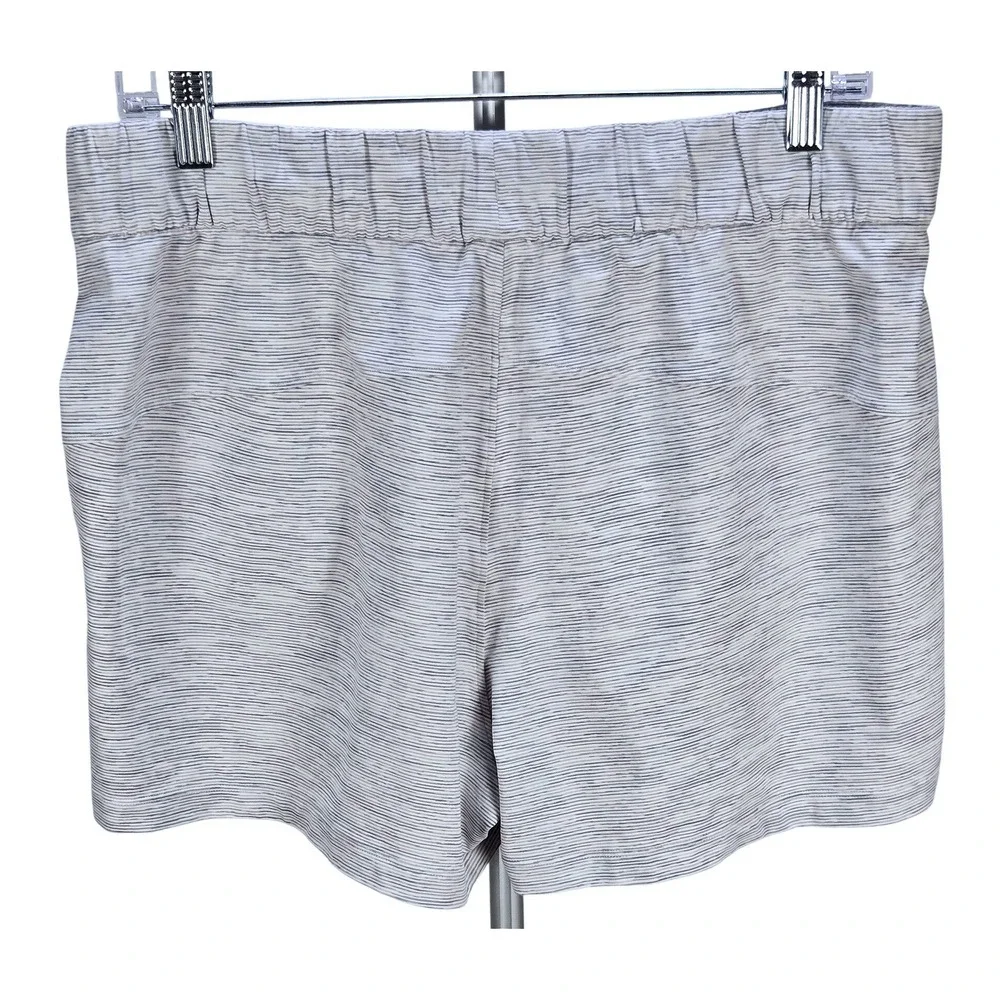 Women's Lululemon Size 10 On The Fly Shorts Gray White Striped‎ Athleisure